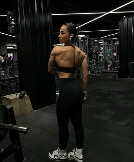 Naakte gelekte OnlyFans-foto van Hale Cabbar
