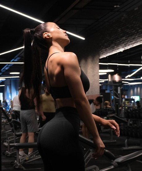 Naakte gelekte OnlyFans-foto van Hale Cabbar