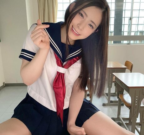 Naakte gelekte OnlyFans-foto van Ena Satsuki