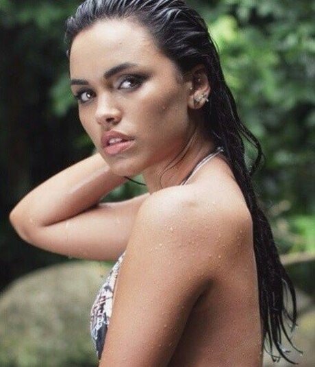 Naakte gelekte OnlyFans-foto van Giovana Cordeiro
