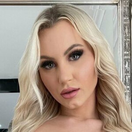 Naakte gelekte OnlyFans-foto van Lunarae