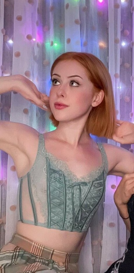 Naakte gelekte OnlyFans-foto van Mallory Scheidel