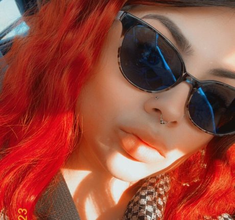Naakte gelekte OnlyFans-foto van Emilyelixer