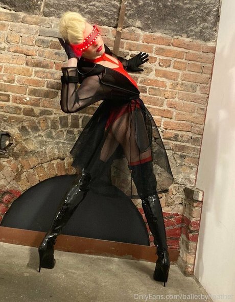 Naakte gelekte OnlyFans-foto van Balletbyheather