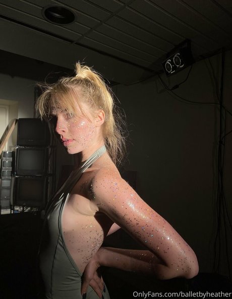 Naakte gelekte OnlyFans-foto van Balletbyheather