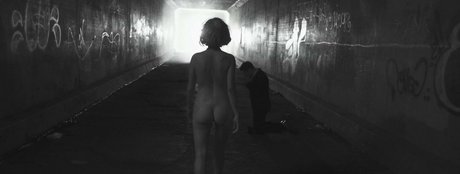 Naakte gelekte OnlyFans-foto van Alia Shawkat