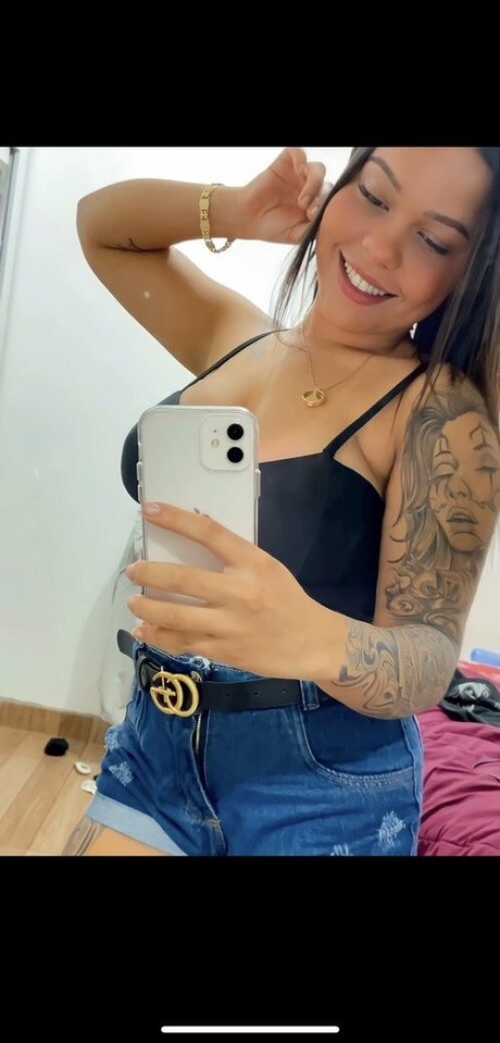 Naakte gelekte OnlyFans-foto van Ofcbea