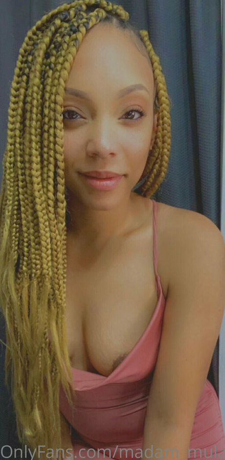 Naakte gelekte OnlyFans-foto van Madammulatto