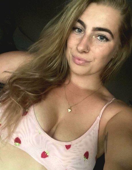 Naakte gelekte OnlyFans-foto van Blondinbelka