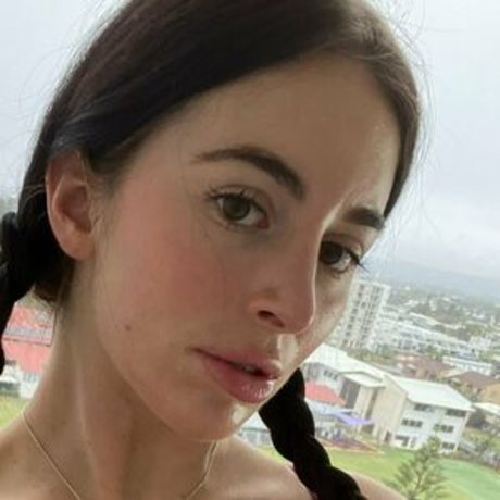 Naakte gelekte OnlyFans-foto van Izzy2spicy