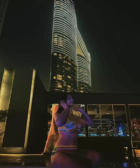Naakte gelekte OnlyFans-foto van Pratika Sood