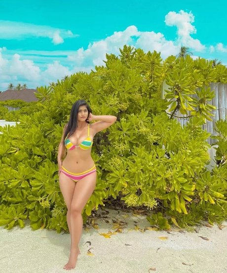 Naakte gelekte OnlyFans-foto van Pratika Sood