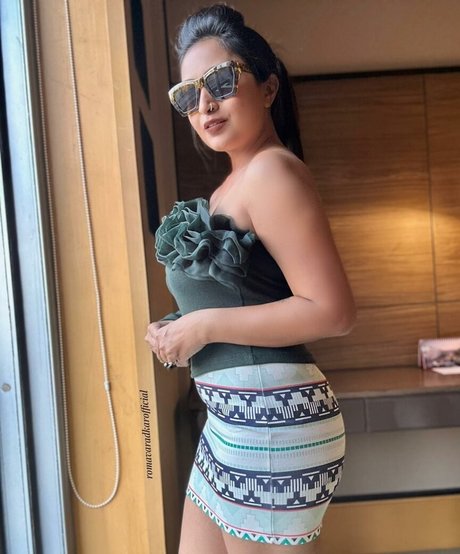 Naakte gelekte OnlyFans-foto van Roma Varadkar