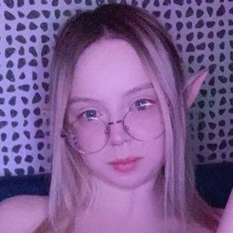 Naakte gelekte OnlyFans-foto van Peachybabyfrog