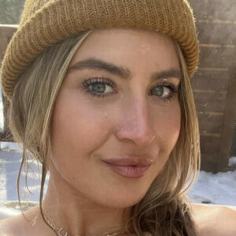 Naakte gelekte OnlyFans-foto van Cocotheyogi