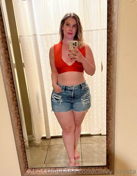 Naakte gelekte OnlyFans-foto van Curvykrysta