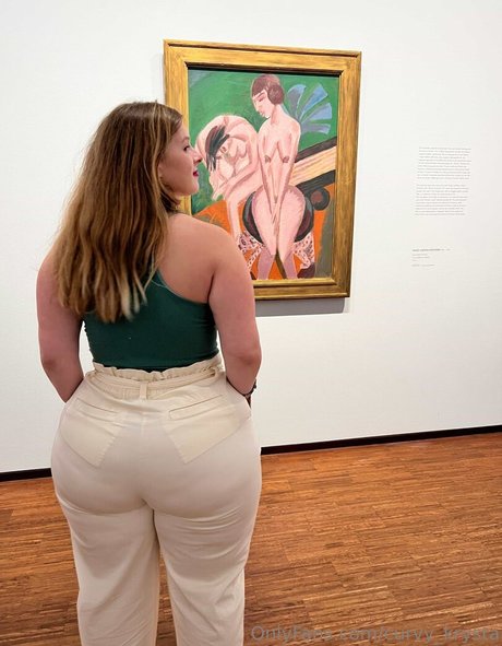 Curvy_Krysta