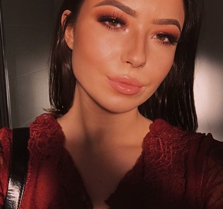 Naakte gelekte OnlyFans-foto van Lydia Harrison
