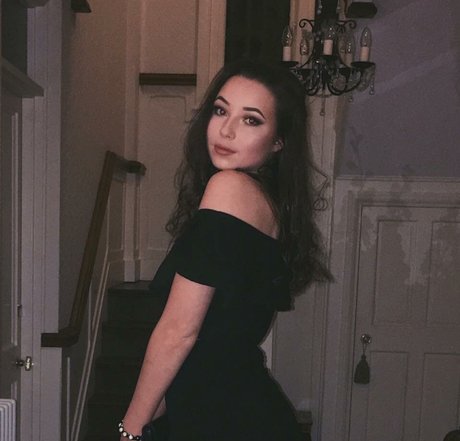 Naakte gelekte OnlyFans-foto van Lydia Harrison