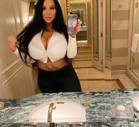 Naakte gelekte OnlyFans-foto van Kristine J