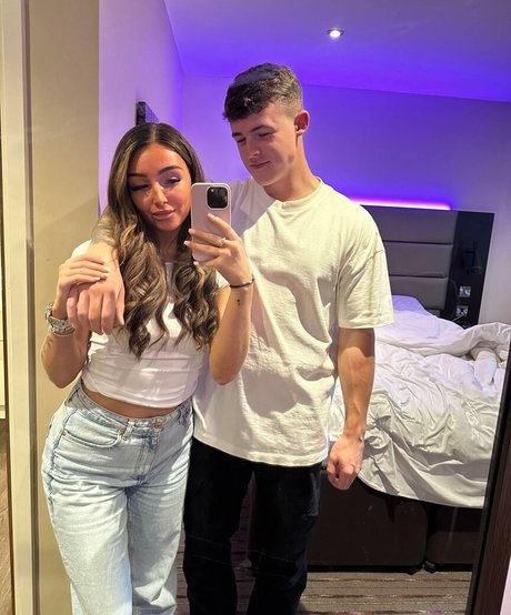 Naakte gelekte OnlyFans-foto van Chloe Panchal