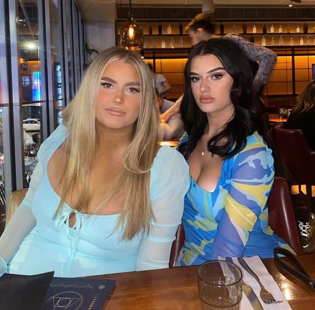 Naakte gelekte OnlyFans-foto van Isabella Evans
