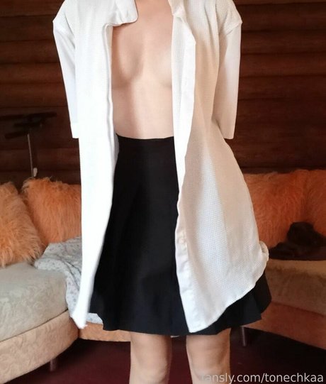 Naakte gelekte OnlyFans-foto van Tonechkaa