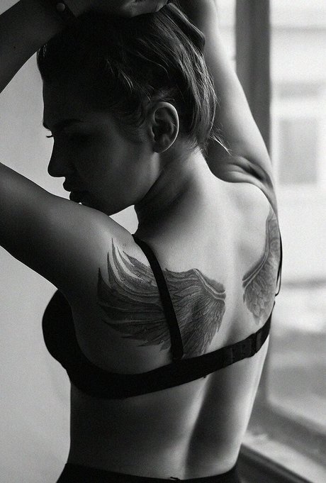 Naakte gelekte OnlyFans-foto van Katabrutata