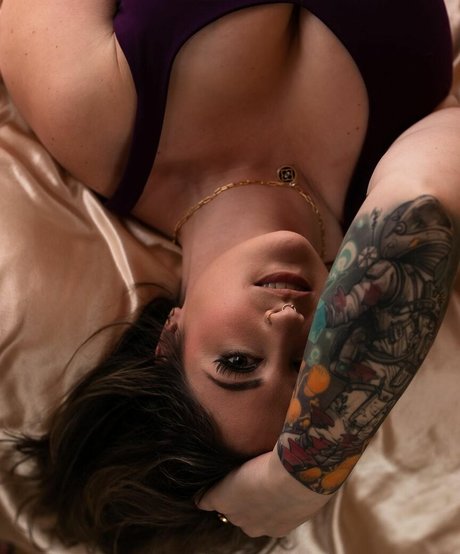 Naakte gelekte OnlyFans-foto van Danistandring