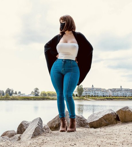 Naakte gelekte OnlyFans-foto van Crimsonborgia