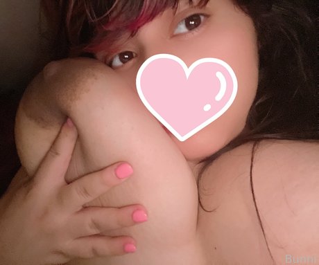 Naakte gelekte OnlyFans-foto van Strawbewwymilf