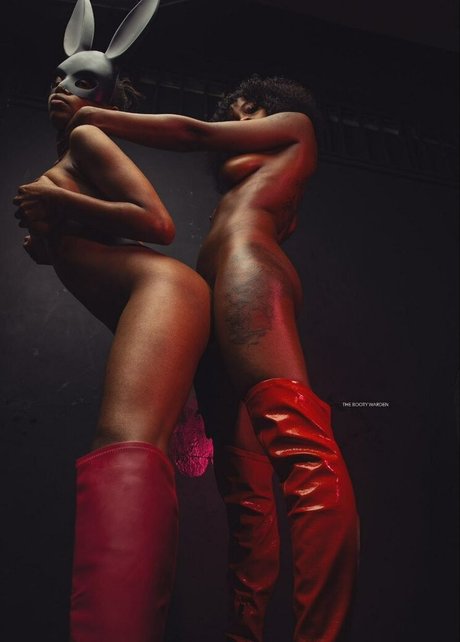 Naakte gelekte OnlyFans-foto van The Booty Warden