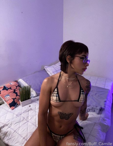 Naakte gelekte OnlyFans-foto van Buffcamile