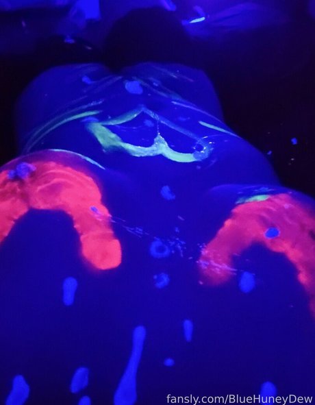 Naakte gelekte OnlyFans-foto van Bluehuneydew