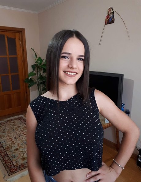 Naakte gelekte OnlyFans-foto van Denisa R Maria