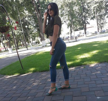 Naakte gelekte OnlyFans-foto van Denisa R Maria