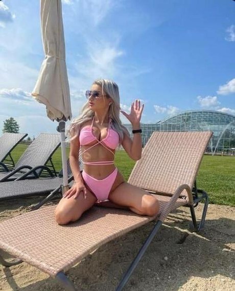 Naakte gelekte OnlyFans-foto van Dolcevita
