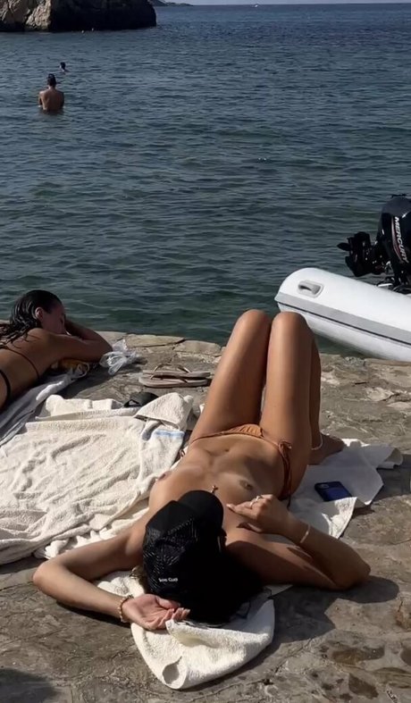 Naakte gelekte OnlyFans-foto van Sarah Kohan