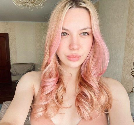 Naakte gelekte OnlyFans-foto van Scarlettford