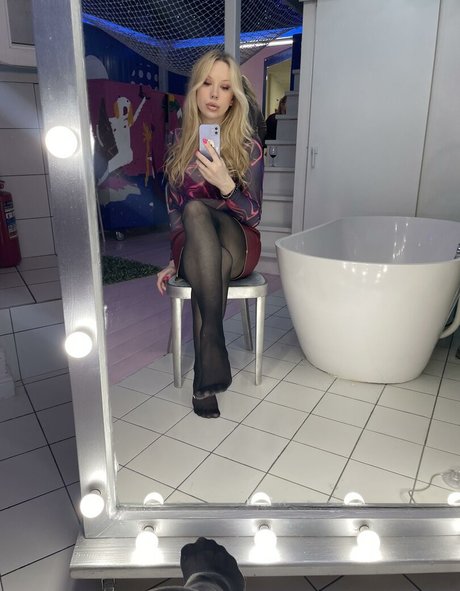 Naakte gelekte OnlyFans-foto van Scarlettford