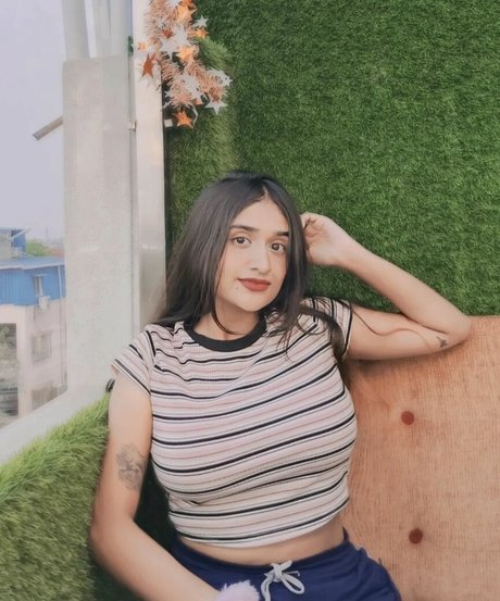 Naakte gelekte OnlyFans-foto van Ruchika Tandon
