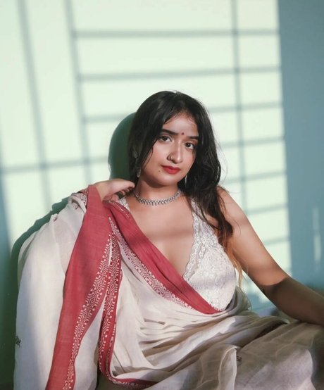 Naakte gelekte OnlyFans-foto van Ruchika Tandon