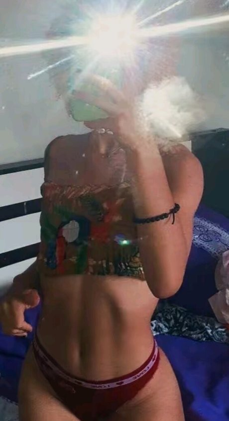 Naakte gelekte OnlyFans-foto van Sthefany Monteiro