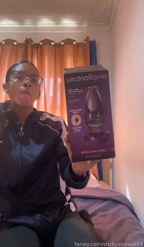 Naakte gelekte OnlyFans-foto van Stickyandwet69