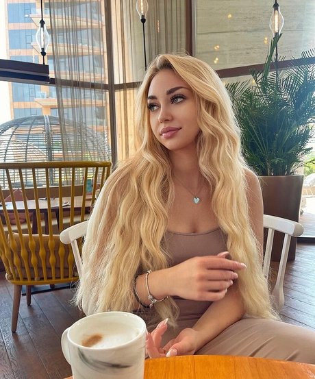 Naakte gelekte OnlyFans-foto van Kicaa Kristina Stani