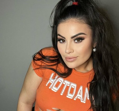 Naakte gelekte OnlyFans-foto van Angelofdeathhx