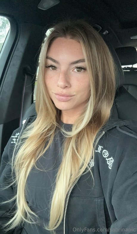 Naakte gelekte OnlyFans-foto van Sabrina Nic