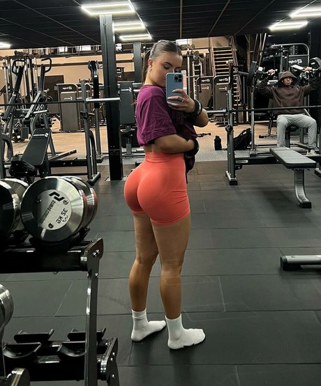 Naakte gelekte OnlyFans-foto van Mia Green