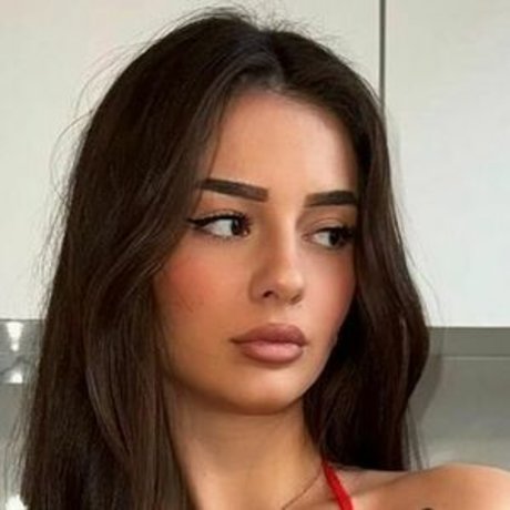Naakte gelekte OnlyFans-foto van Fiona Duraku