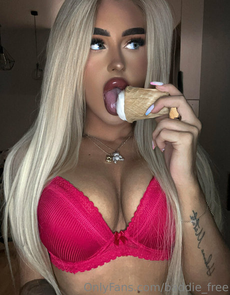 Naakte gelekte OnlyFans-foto van Baddiefree